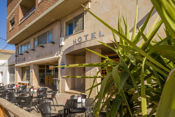 Ver detalles de la Empresa Hotel Restaurante Chan&eacute; S.L.